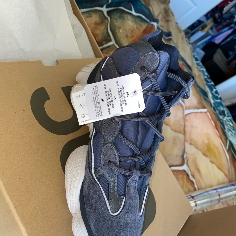 Yeezy size 8 dead stock